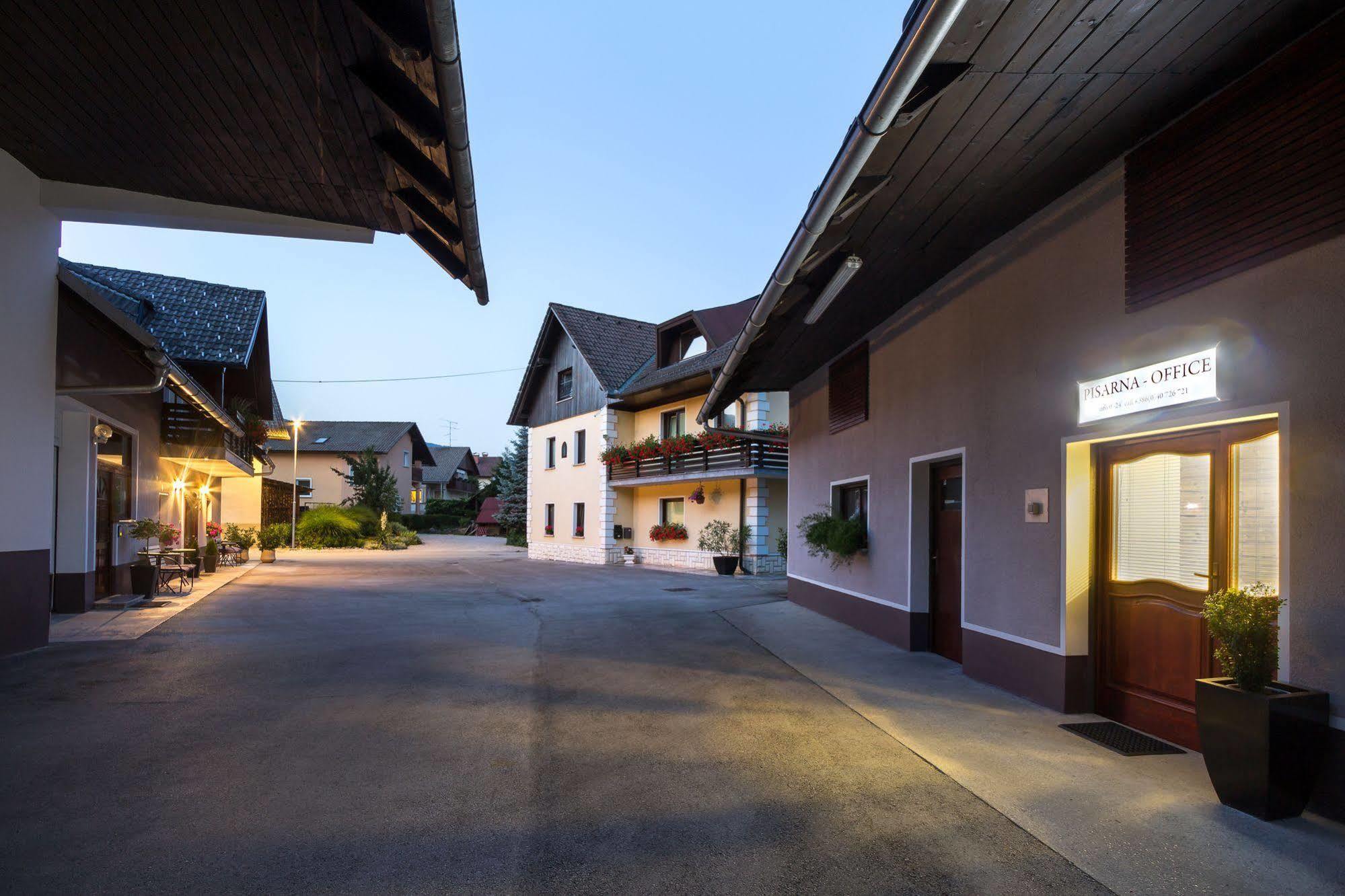 Rooms & Apartments Kepic, Airport Accomodation Cerklje na Gorenjskem Luaran gambar