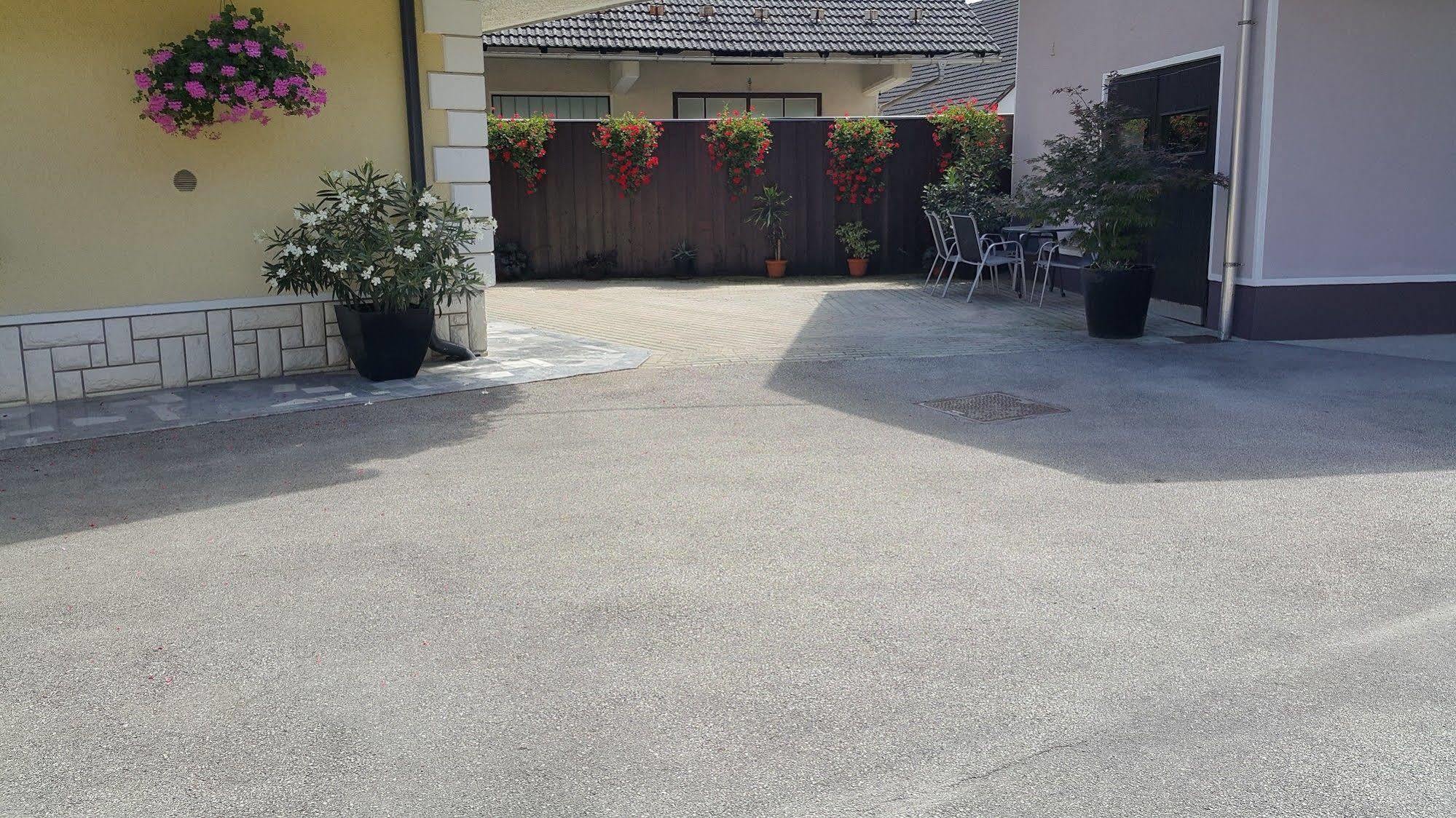 Rooms & Apartments Kepic, Airport Accomodation Cerklje na Gorenjskem Luaran gambar