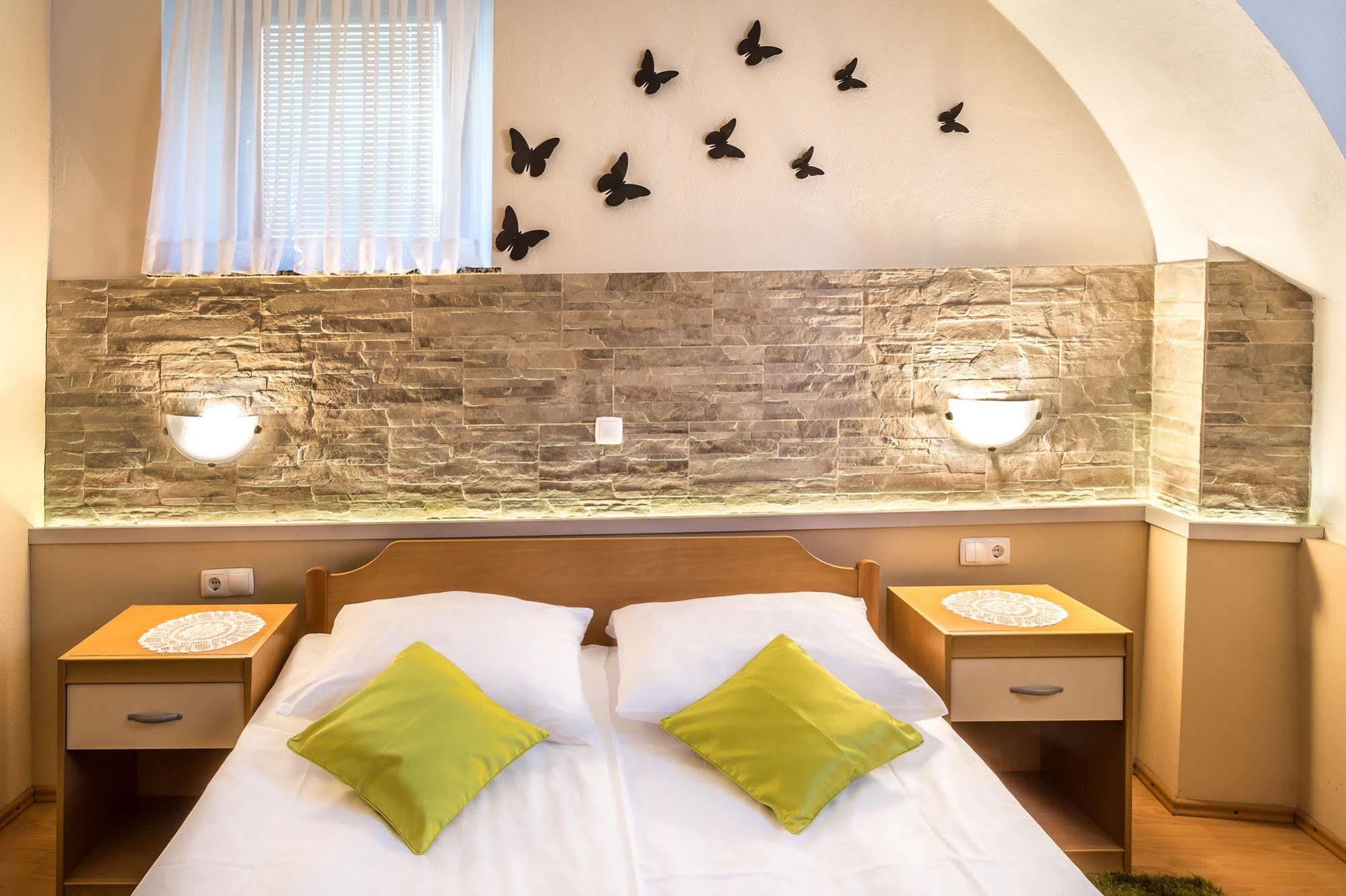 Rooms & Apartments Kepic, Airport Accomodation Cerklje na Gorenjskem Luaran gambar
